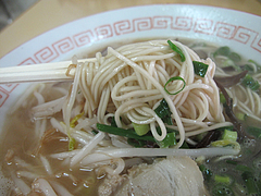 料理:戦後の味ラーメン麺カタ@長浜ラーメン量亭