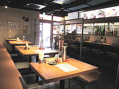 5店内:カウンター・テーブル@ホウテン食堂・奉天本家・中洲