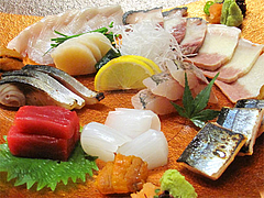 料理:お刺身盛り+特選クジラのアップ@西中洲しん進