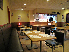 4店内:テーブル席@居酒屋なごみ・八女の鮎と燻製料理の店・美野島