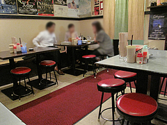 店内:テーブル席@長浜屋台やまちゃん福岡天神店