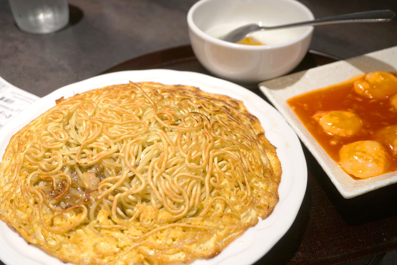 博多おんな節 福岡 名物の梅蘭焼きそば 担々麺ランチ 梅蘭 キャナルシティ博多店