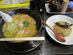 16ランチ:ラーメン580円+半チャーハン220円@海豚や・大橋店