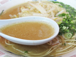 8とんこつラーメンスープ@博多龍龍軒・長浜店