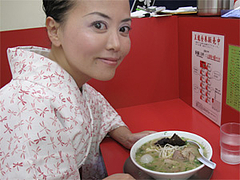 料理:コラーメンと記念写真@王龍ラーメン・福岡市中央区赤坂
