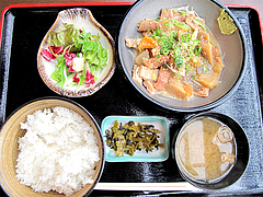 料理:もつ煮込み定食680円@港のホルモン・嘘の三八・ベイサイドプレイス博多