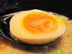 料理:煮玉子半分だと60円@博多金龍ラーメン・長住