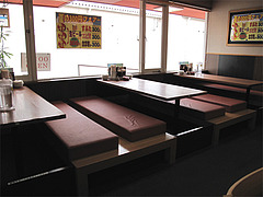 店内:大食堂・掘り炬燵席@餃子の王将・二又瀬店・福岡
