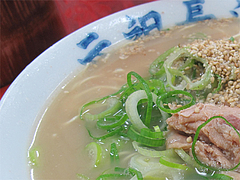 料理:ラーメン400円@元祖長浜屋