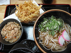 料理:ごぼうかき揚げ温430円+かやくご飯200円@うどん菊河