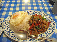 ランチ:ガイ・パッ・バイカパオ@タイ国屋台居酒屋ガムランディー・大名