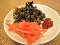料理:辛子高菜と紅しょうが@博多金龍ラーメン・長住
