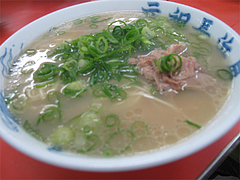 料理:ラーメン400円@元祖長浜屋