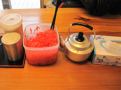 3店内:卓上@五号線沿いの元祖長浜ラーメン・太宰府