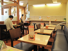 4店内:テーブル・禁煙席@モスバーガー六本松店