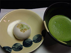 祇園甲部歌練場の茶菓子