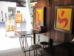 店内:オープン席内から@ラーメンとらや渡辺通り店
