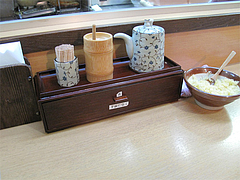 店内:卓上@さぬきうどん大木戸・福岡舞鶴店