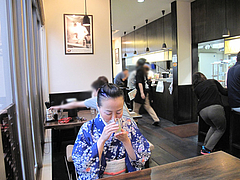 5店内:テーブル席@久留米大砲ラーメン・小田部店