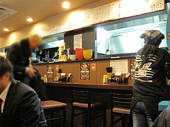 店内:カウンター席@博多新風・博多デイトス