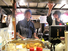 1店内:若いスタッフ2@屋台・新妻・天神・福たび