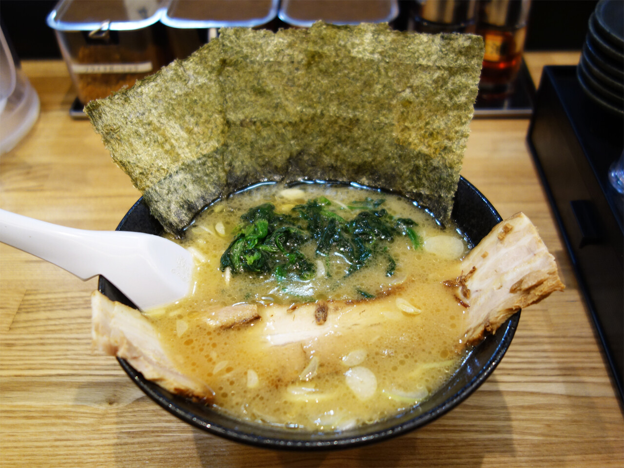 博多おんな節 福岡 宮崎発の家系ラーメンを天神で ひろき家 福岡店 博多おんな節 福岡 宮崎発の家系ラーメンを天神で ひろき家 福岡店