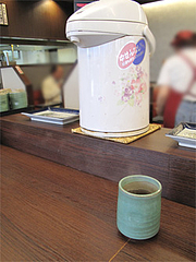 料理:温かいウーロン茶@だるまの天ぷら定食・吉塚本店