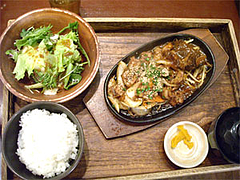 ホルモン定食(2分の1ハンバーグ付)900円@泰元食堂・福岡市中央区赤坂