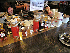 店内:卓上@久留米大砲ラーメン・天神今泉店