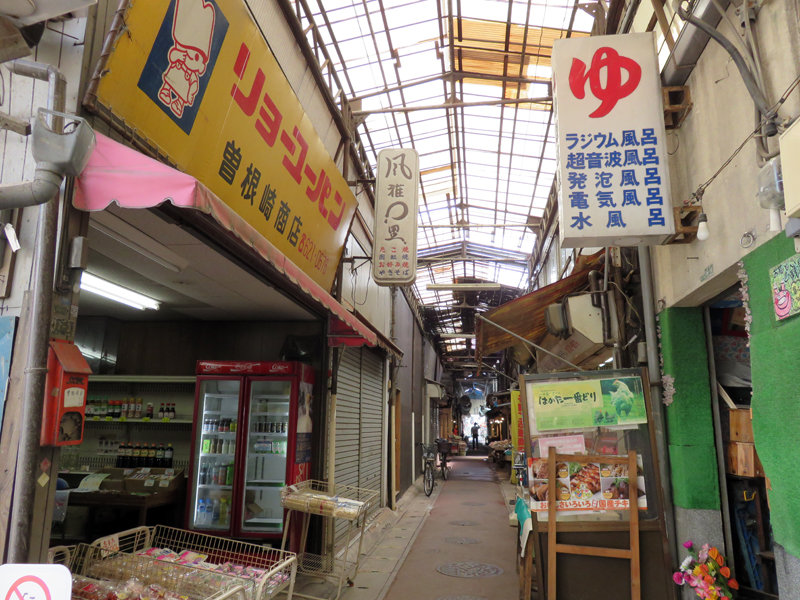 博多おんな節。【福岡】昭和30年代の雰囲気を残すレトロな吉塚商店街。 博多おんな節。【福岡】昭和30年代の雰囲気を残すレトロな吉塚商店街。