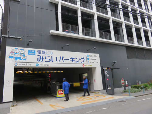 17駐車場30分100円