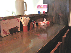 3店内:カウンター@魚介醤油豚骨・ラーメン・いっき