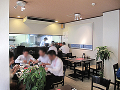 3店内:カウンター・テーブル@中華・舞鶴麺飯店