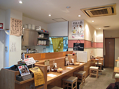 店内:カウンターとテーブル席@カレーうどん・黄福堂・高宮