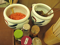 5店内:卓上@ラーメン・長浜将軍・東光店