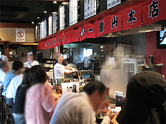 店内:カウンター席@博多らーめん一番山・大橋