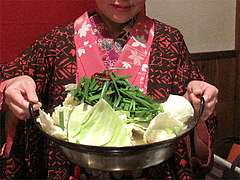 16店内:もつ鍋4人前@からつ庵・奈良屋店・もつ鍋居酒屋
