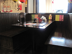 16店内:テーブル席@博多屋台ラーメン・満麺屋・天神