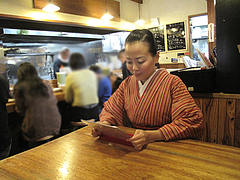 5店内:テーブル席@博多そば・鈴木商店・赤坂