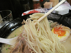 料理:博多発祥白濁中華そば麺@博多発祥中華そば・鶴と亀