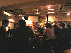 4店内:テーブル20席 カウンター8席@ワインバー・SUGIYA(すぎや)・赤坂