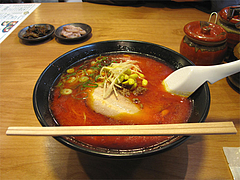 ランチ:とんこつ辛辛ラーメン550円@日の出食堂・博多駅