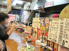 店内:カウンター@トキハラーメン・天神