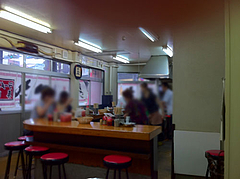 店内:カウンター席@一九ラーメン・大橋店