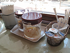 店内:卓上@カレー・珈琲の店・インダス