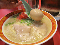 料理:ラーメン550円+煮玉子50円@成金ラーメン・博多駅前