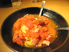 11ランチ:完熟トマト・ベーコン・ニンニク1,470円@ピザとパスタの店・らるきい・大手門
