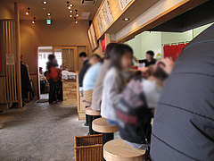 店内:カウンター席@ラーメン龍の家・春日下白水店