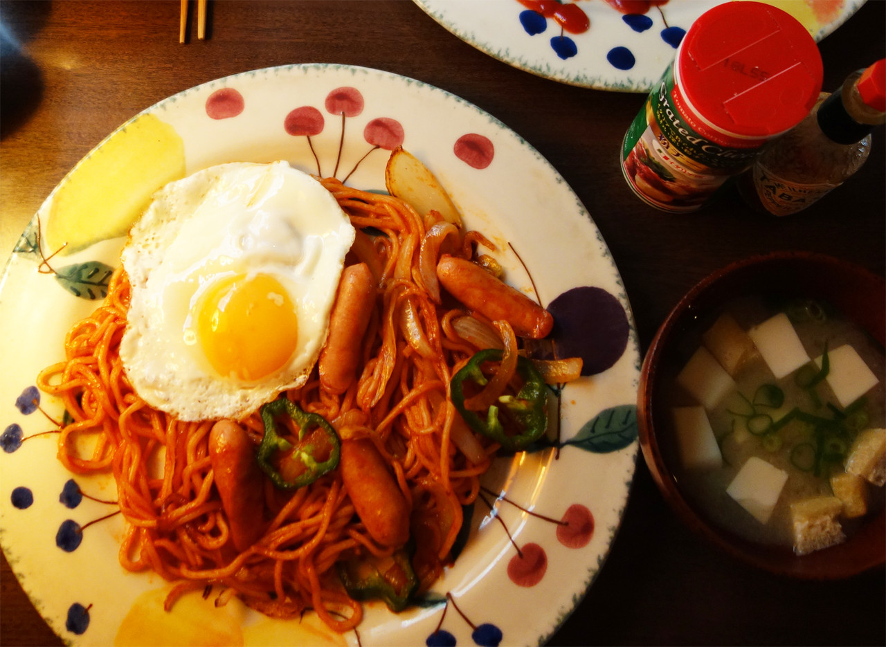 博多おんな節 福岡 大名の古いアパートにあるカフェ バーでランチ キッズクラブ