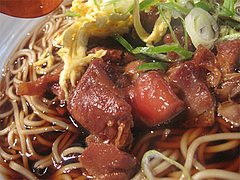 料理:かしわ蕎麦のアップ@三ケ森蕎麦・舞鶴
